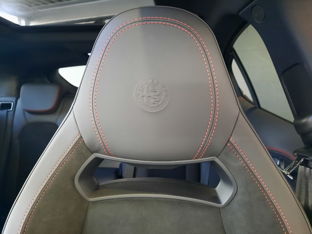Foto Alfa Romeo Stelvio 27