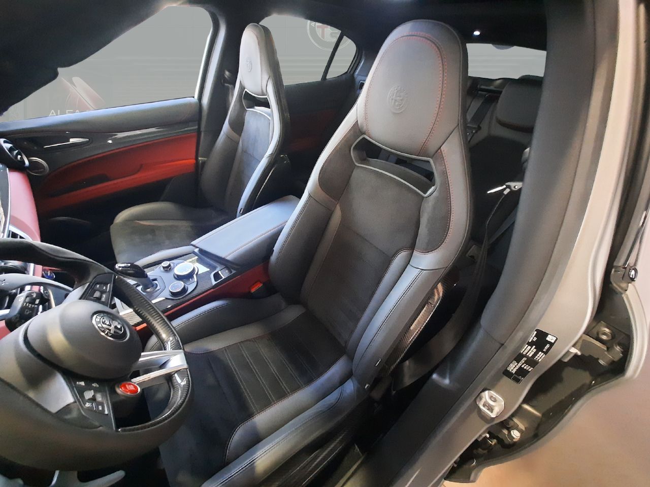 Foto Alfa Romeo Stelvio 31