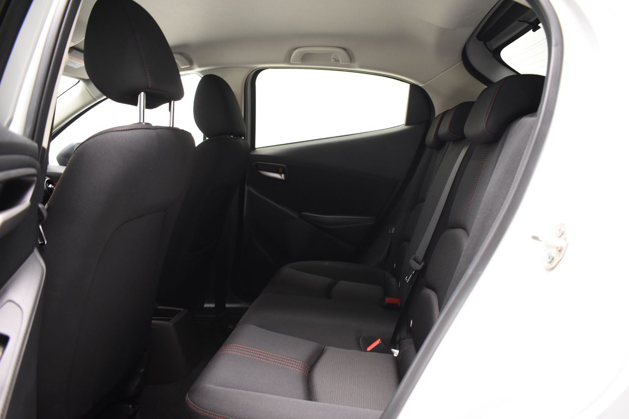 Foto Mazda Mazda2 8