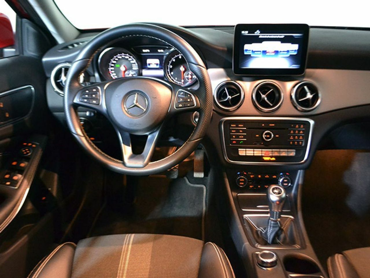 Foto Mercedes-Benz Clase GLA 15