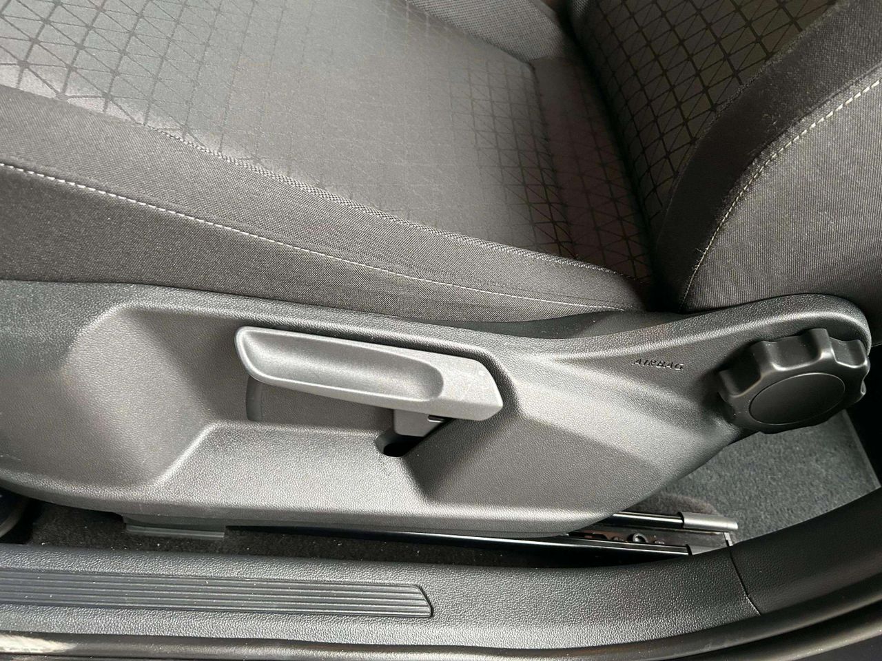 Foto Volkswagen T-Cross 17