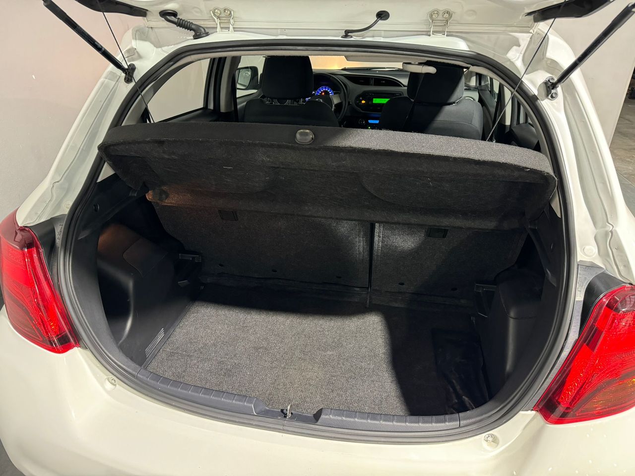 Foto Toyota Yaris 13