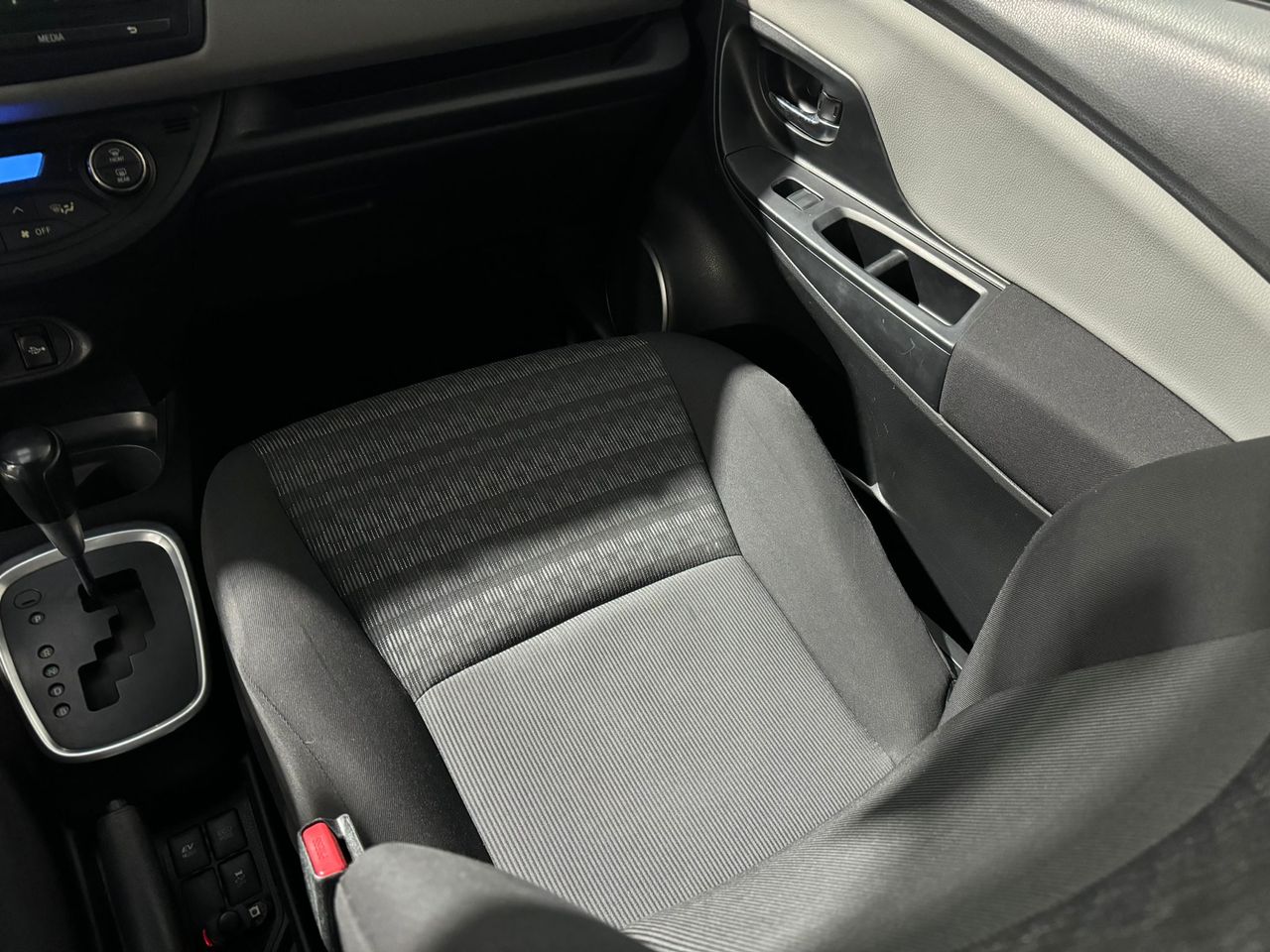Foto Toyota Yaris 15