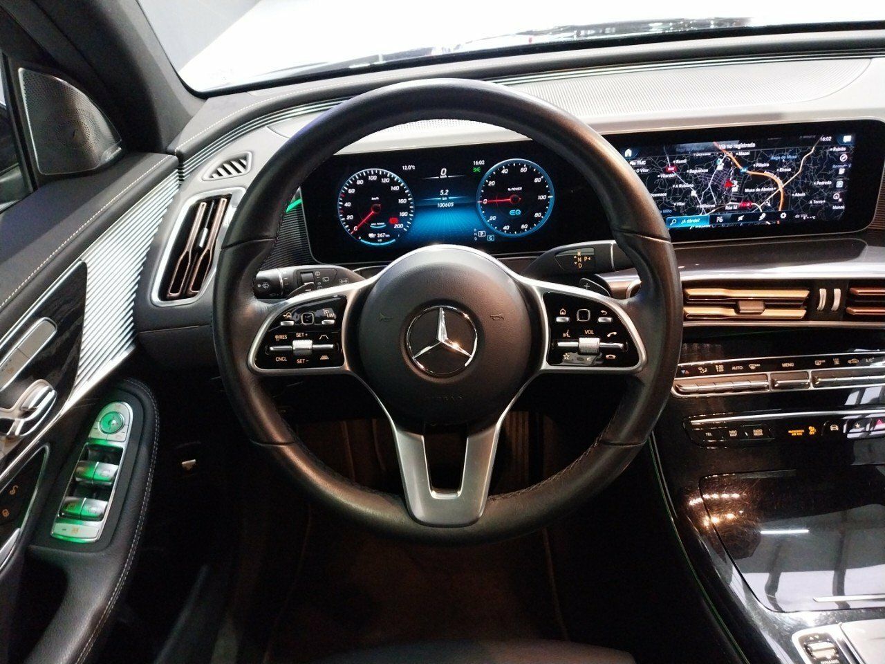 Foto Mercedes-Benz EQC 11