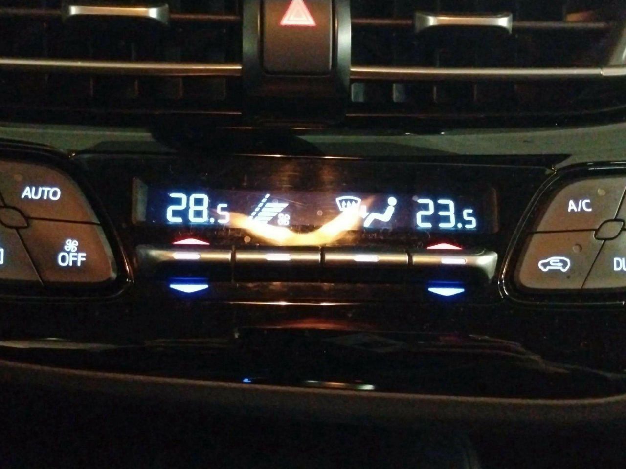 Foto Toyota C-HR 26