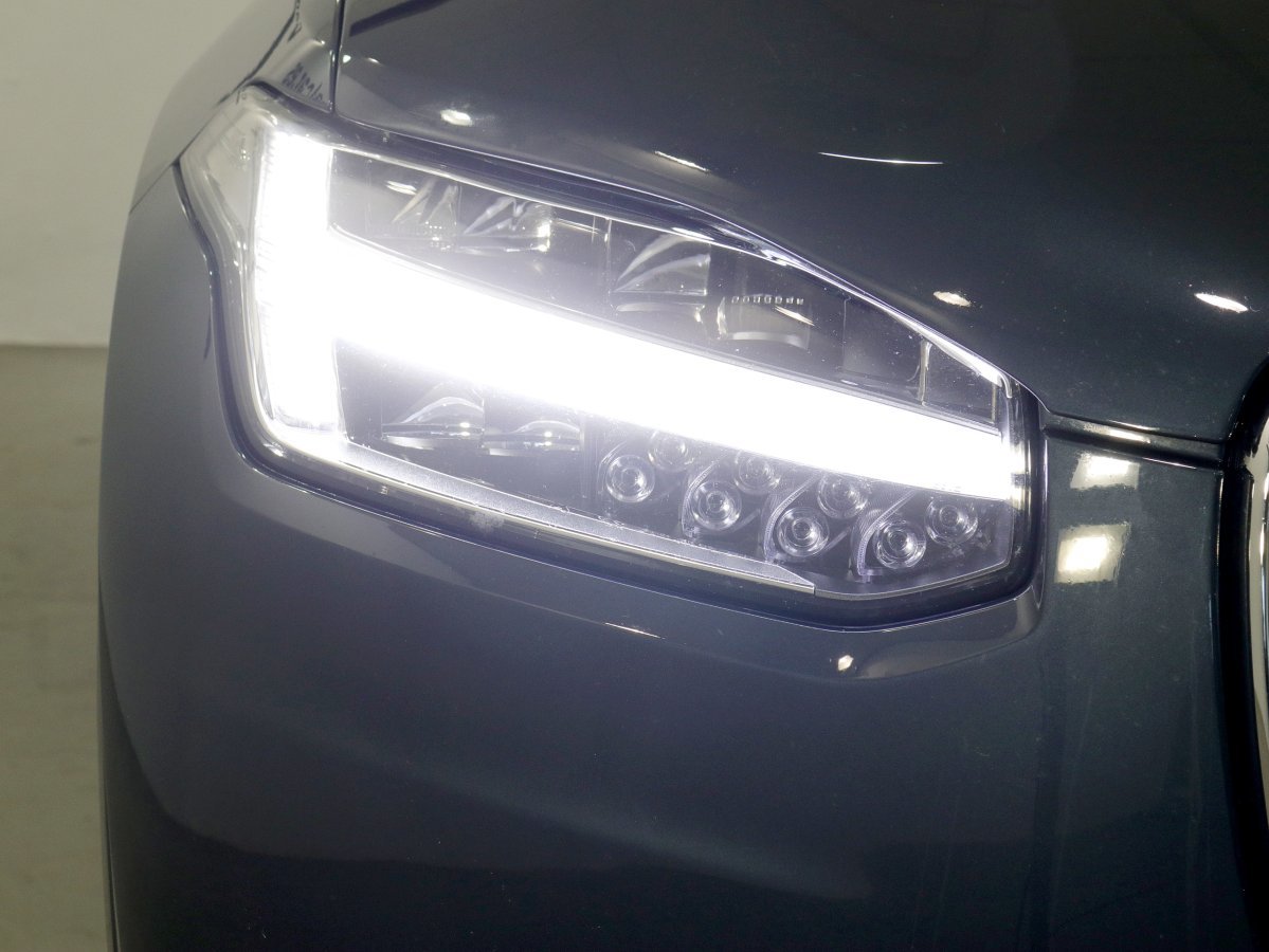Foto Volvo XC90 12
