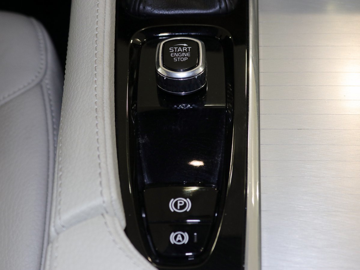 Foto Volvo XC90 23