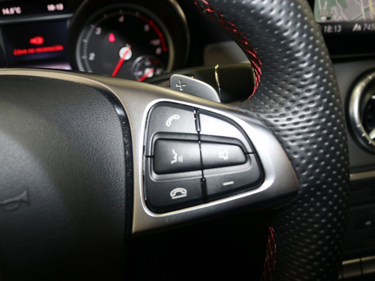 Foto Mercedes-Benz Clase CLA 11