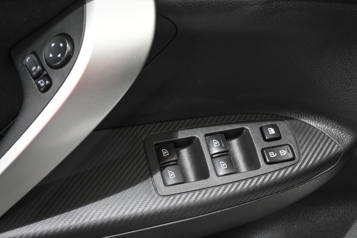 Foto Mitsubishi Eclipse Cross 32