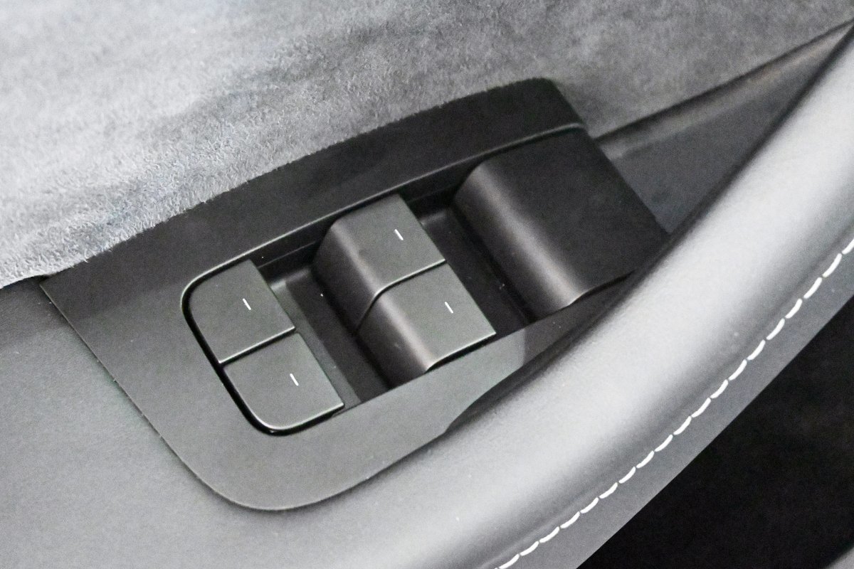 Foto Tesla Model Y 25