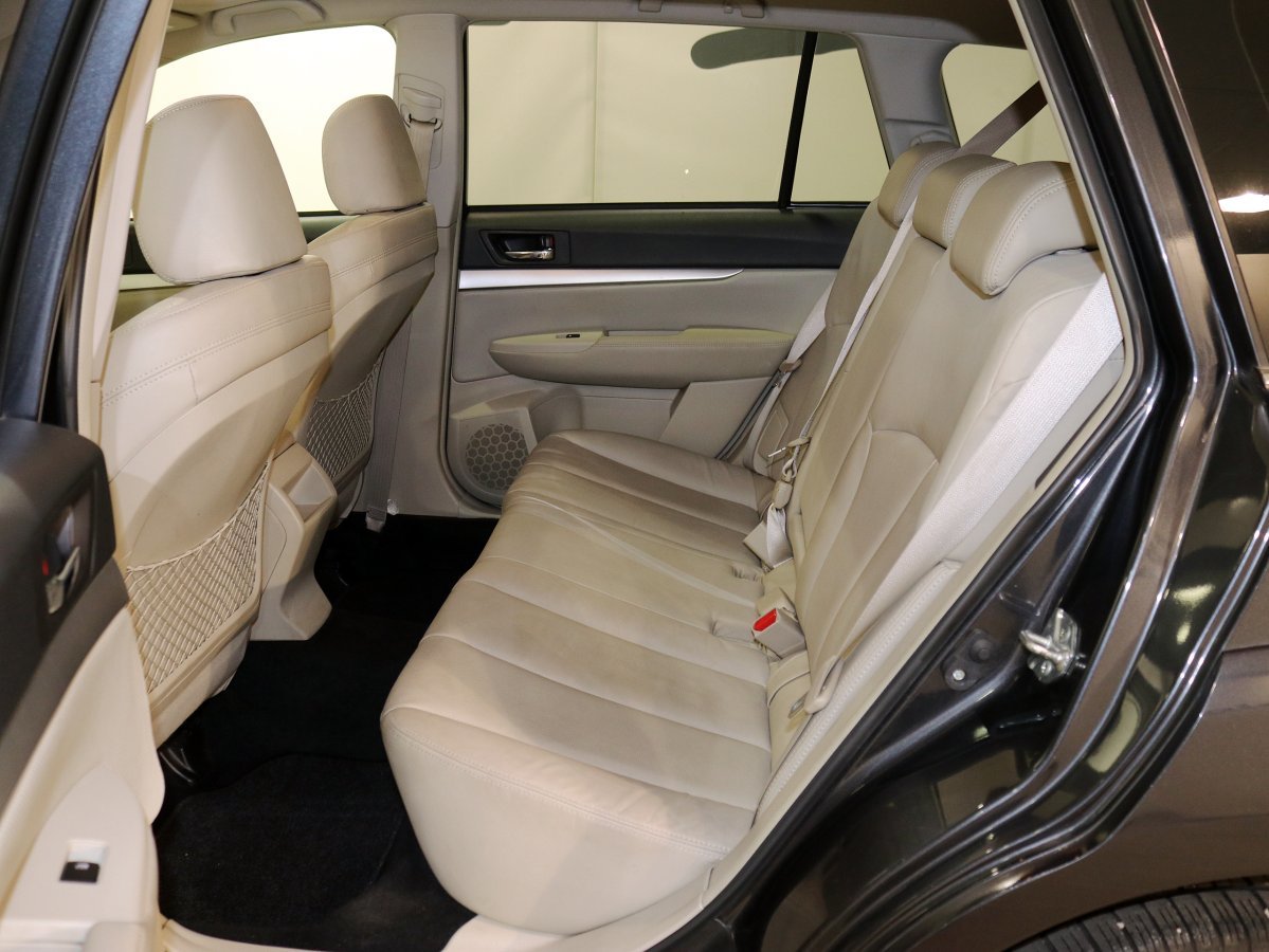 Foto Subaru Outback 15