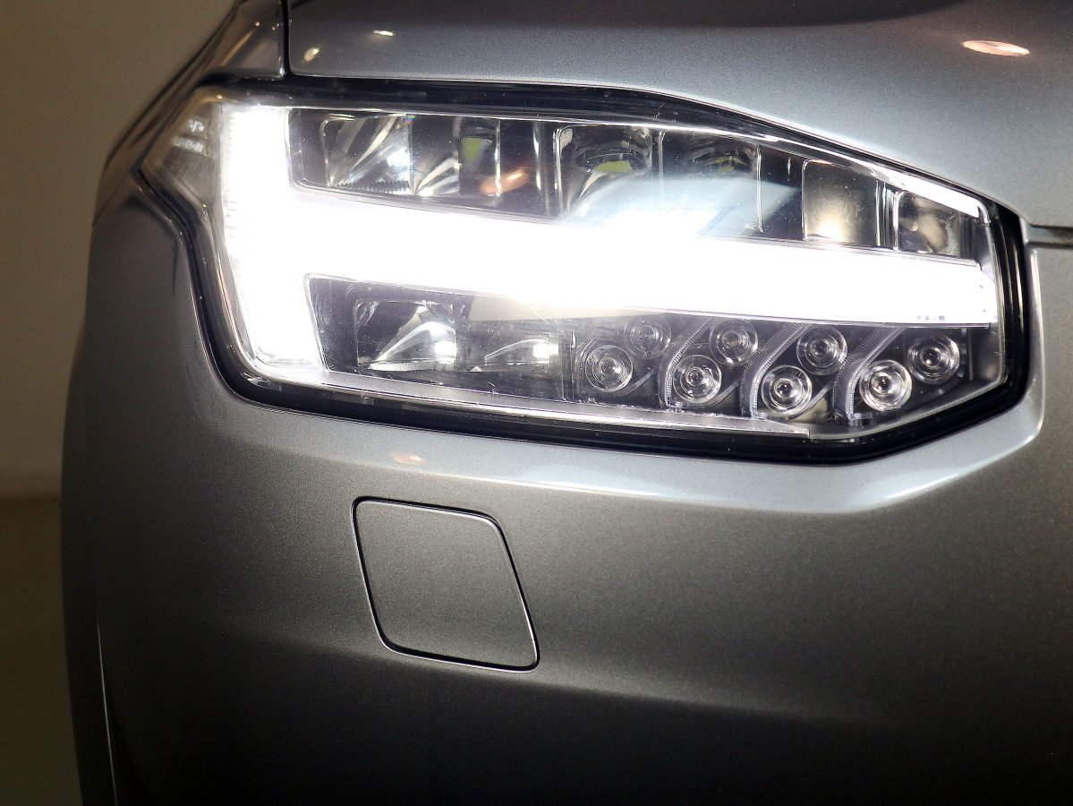 Foto Volvo XC90 12