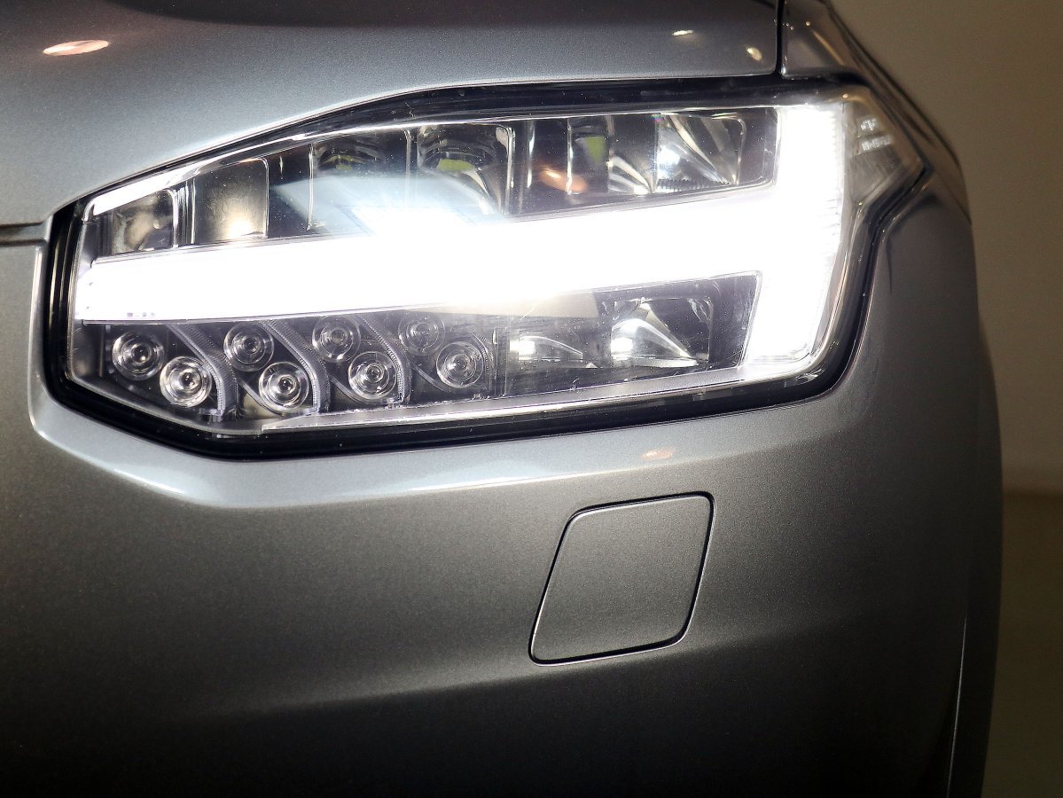 Foto Volvo XC90 13