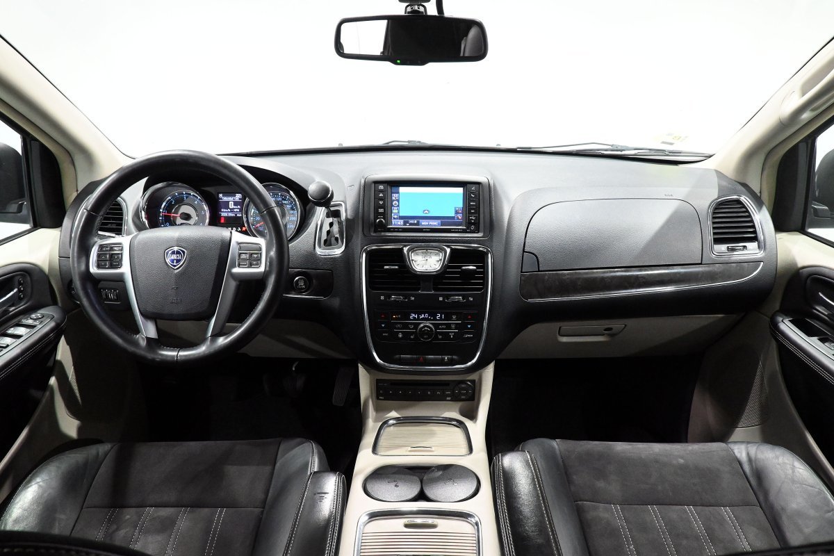 Foto Lancia Voyager 22
