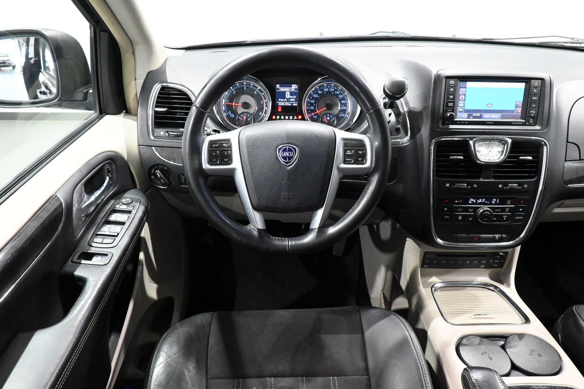 Foto Lancia Voyager 23