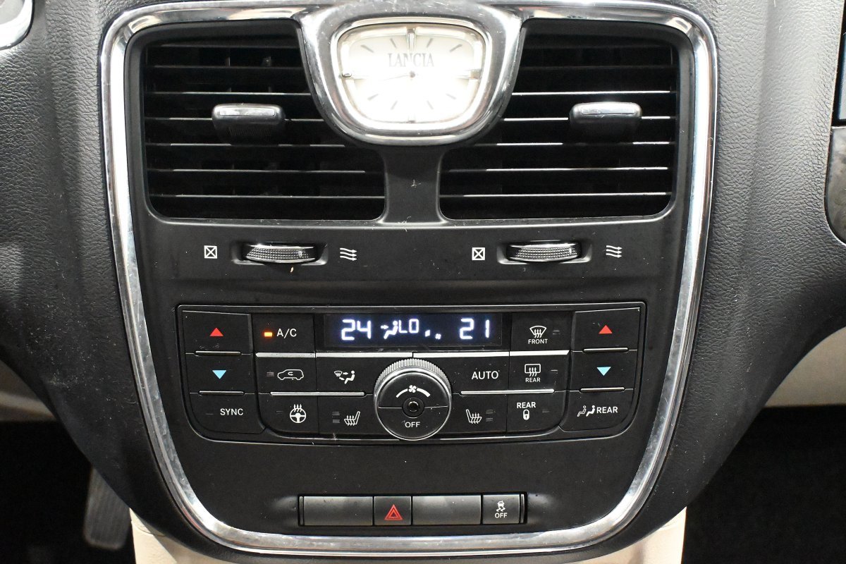 Foto Lancia Voyager 26