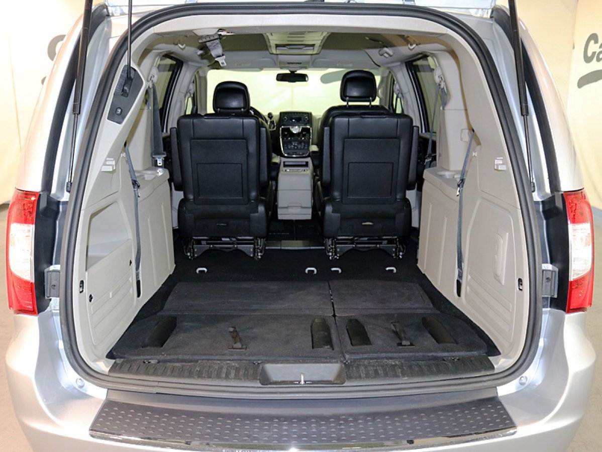 Foto Lancia Voyager 9