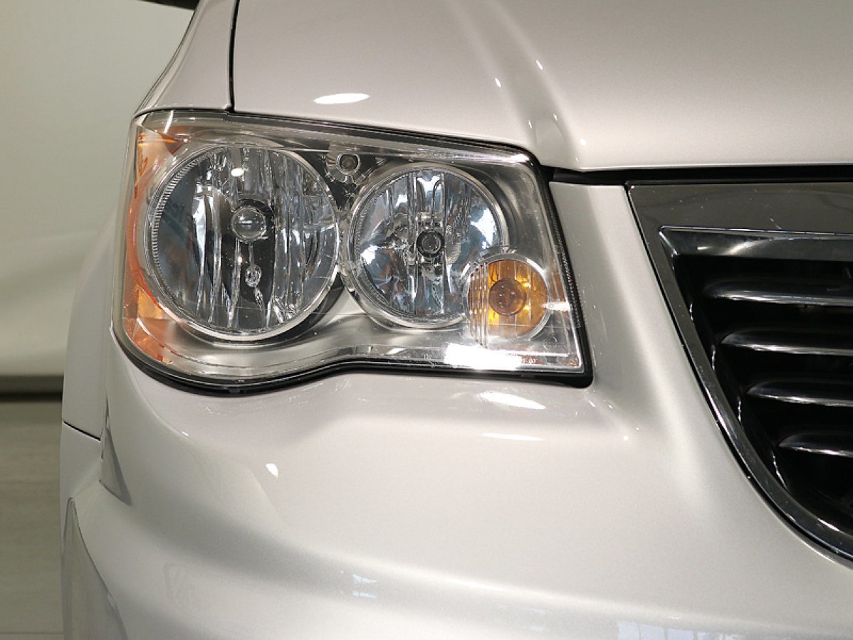 Foto Lancia Voyager 12