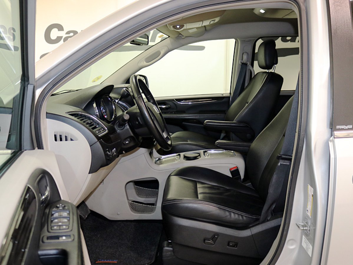 Foto Lancia Voyager 15