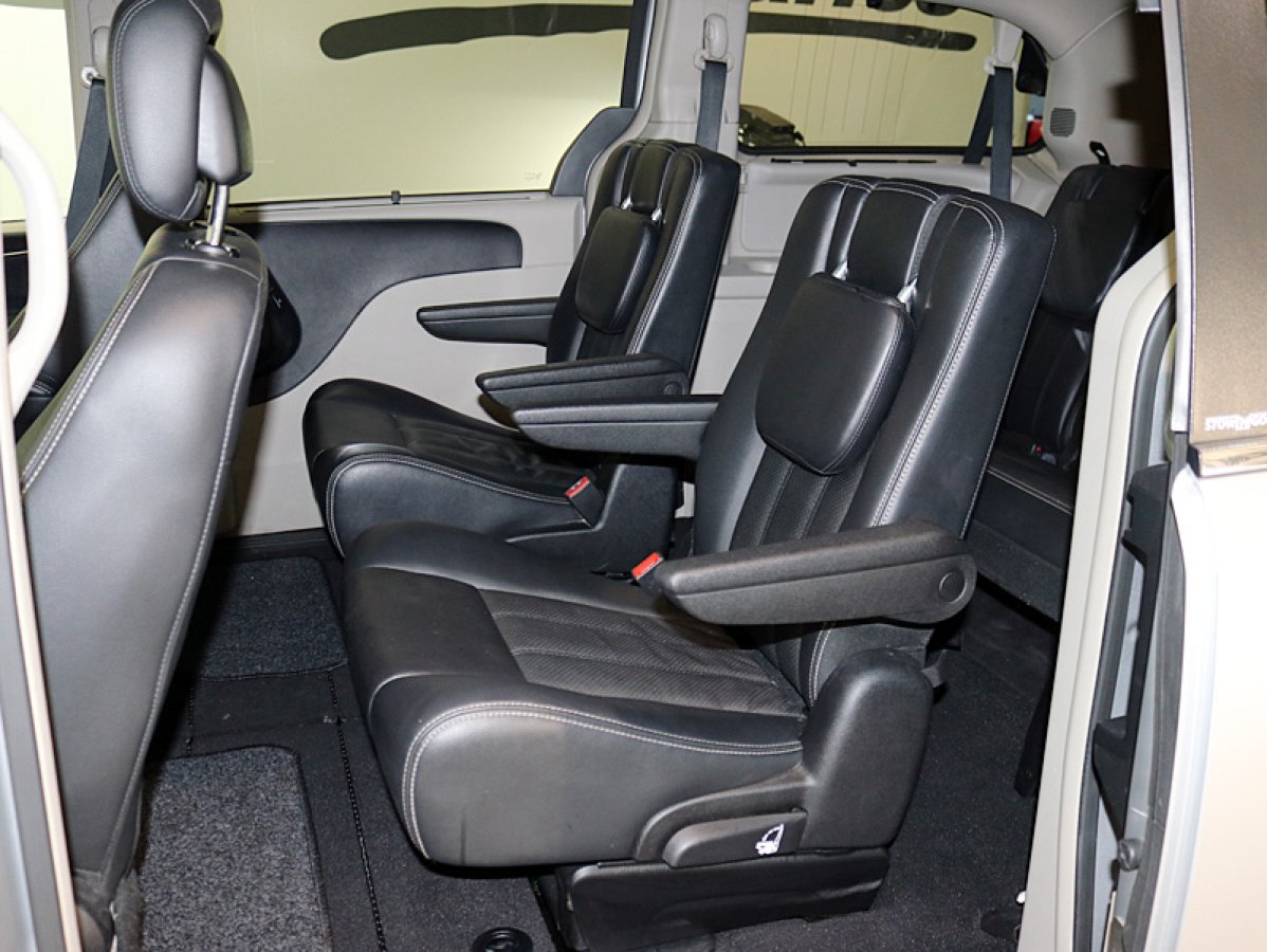 Foto Lancia Voyager 16