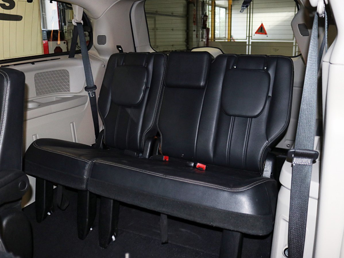 Foto Lancia Voyager 17
