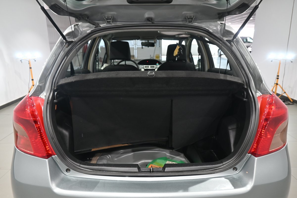 Foto Toyota Yaris 8