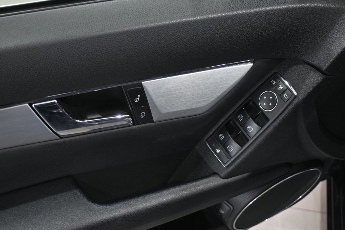 Foto Mercedes-Benz Clase C 30